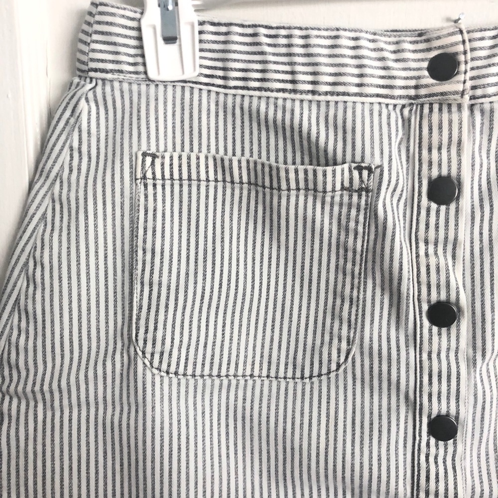 White/Gray high waisted mini skirt